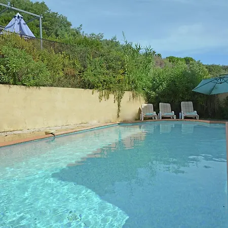 Holiday Beach Pool And Tennis * 로크부른수르알젠스